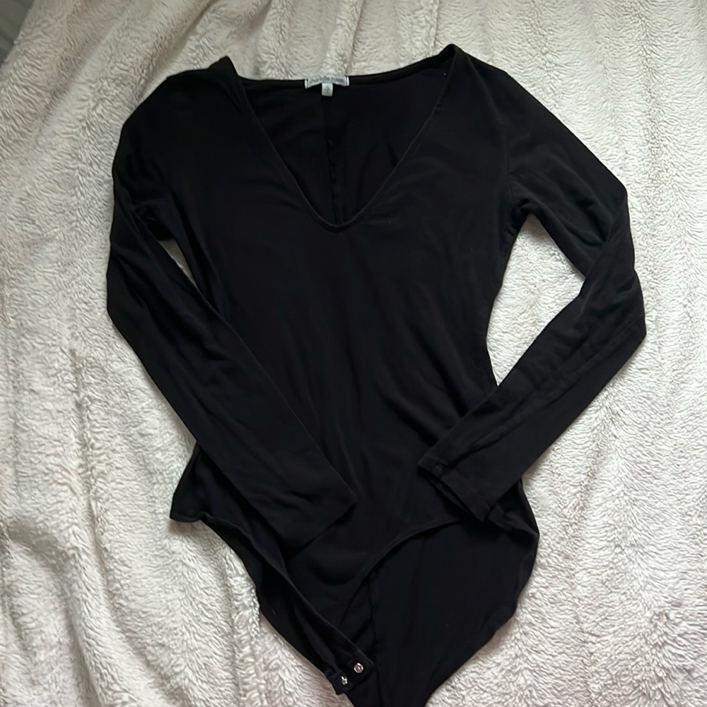 BLACK V NECK BODYSUIT